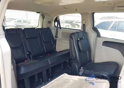 2013 Chrysler Town & Country Touring z USA, uszkodzony, nr VIN 2C4RC1BG8DR621027